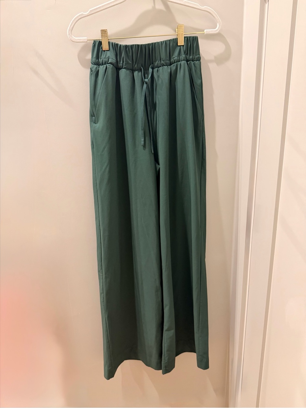 All in motion Active Light High-Rise Wide Leg Drawstring Pants in Forest Green - Picture 2 of 7